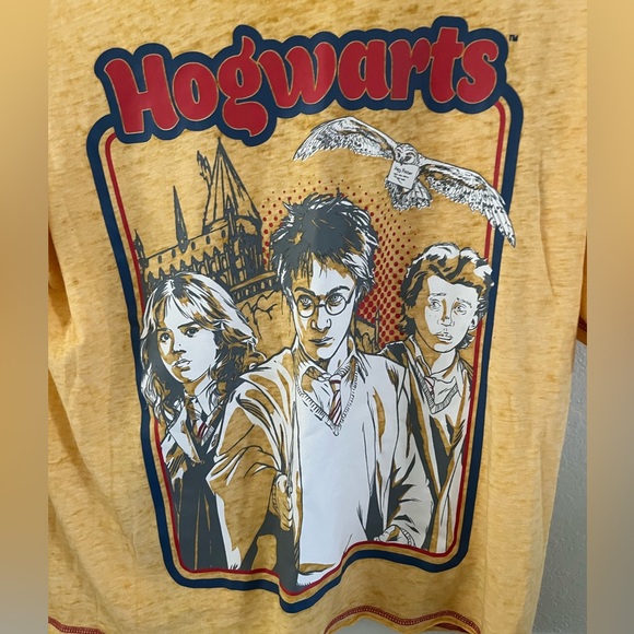 EUC Hogwarts Harry Potter tee - Picture 2 of 4